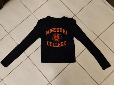 Long sleeve shirt (pick up from location, no couriers or 3rd party, to avoid scams)