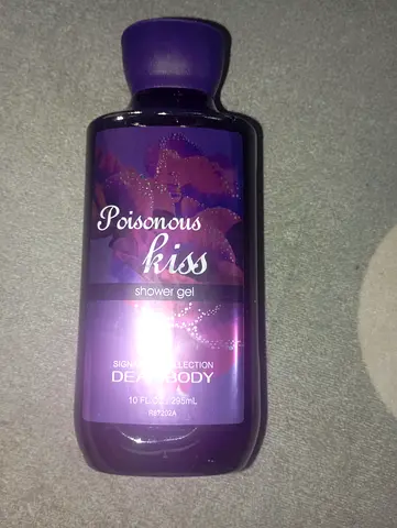 Poisonous Kiss Shower Gel for a Luxurious Experience