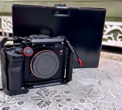 Sony Alpha 7RV (5) Mirrorless Camera - Excellent Condition