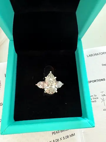 Ring Pear, 3 Ct lab grown diamond