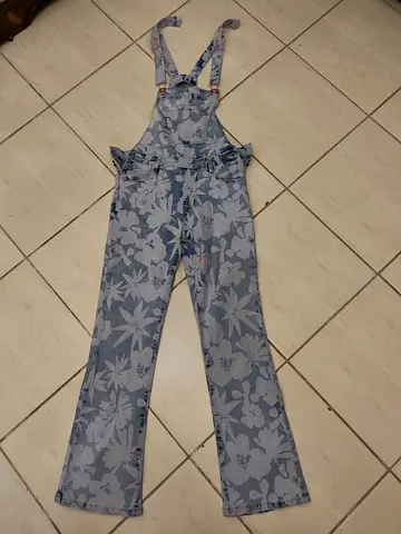 Light wash overall jeans (pick up from location, no couriers or 3rd party, to avoid scams)