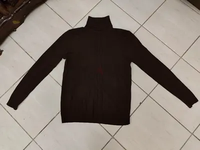 Brown turtle neck sweater (pick up from location, no couriers or 3rd party, to avoid scams)