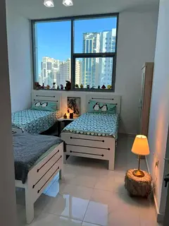 دبي الجداف قريب من المترو منطقة راقيه جدا وشقة نظيفه جدا مسبح وجيم واي فاي مجانا غرفة ماستر ثلاثية