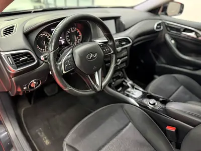 2017 Infiniti Q30 照片 13
