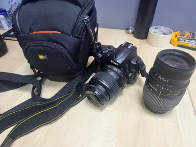 Nikon D5000 Camera with 2 Lenses (Zoom  Standard) - Excellent Condition