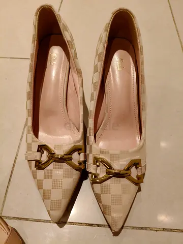 Elegant Women’s Heels with Chic Design