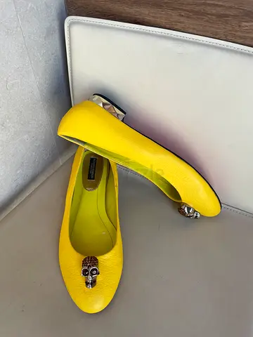 Roberto Fabiani Bright Yellow Flats with Elegant Detail