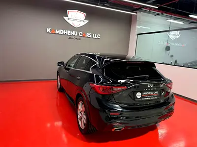 2017 Infiniti Q30 照片 6