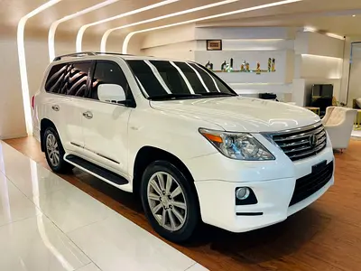 Lexus LX570 model 2011 gcc very clean car free accident full option