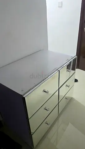 Mirrored Dresser with 6 Drawers