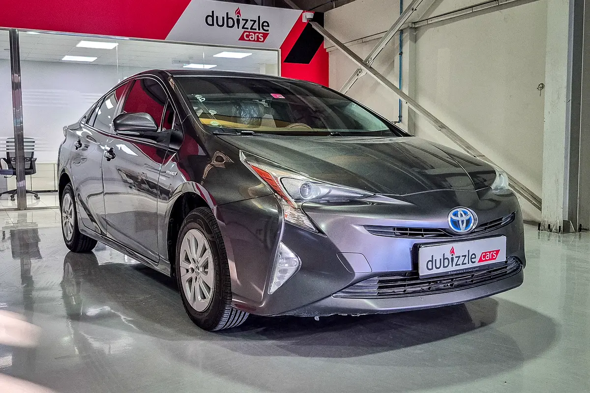 Toyota Prius 2017 — photo 1 of 13