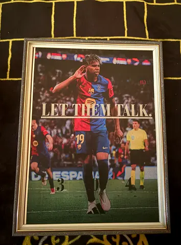 Exclusive Special Edition Glass Frame Lamine Yamal Poster