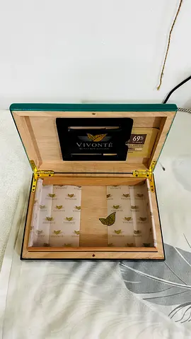 Elegant Vivonte Wooden Humidor for Cigar Storage