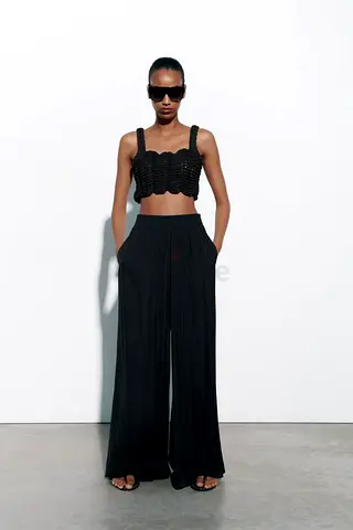 Wide-leg Flowy Crepe Pants in Black