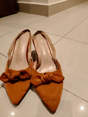 Elegant Brown Pointed Toe Slingback Heels