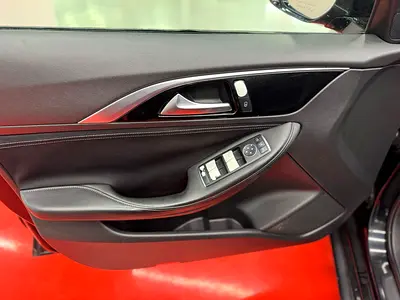 2017 Infiniti Q30 照片 12