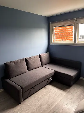 Comfortable and Stylish Corner Sofa for Sale!