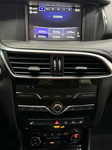 2017 Infiniti Q30 照片 8