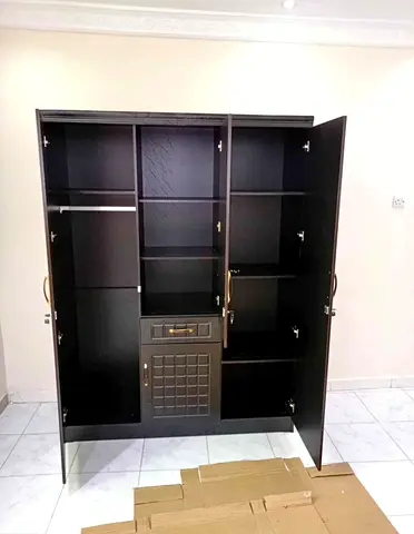 Wardrobe selling 3 door storage