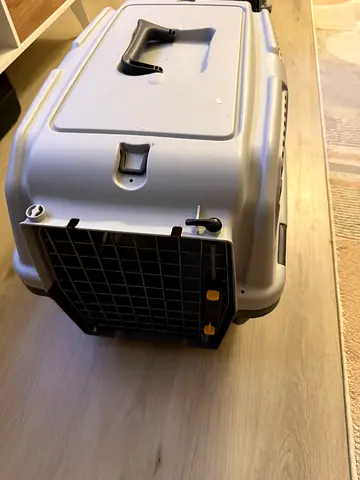 Medium size cage for cats and small dogs