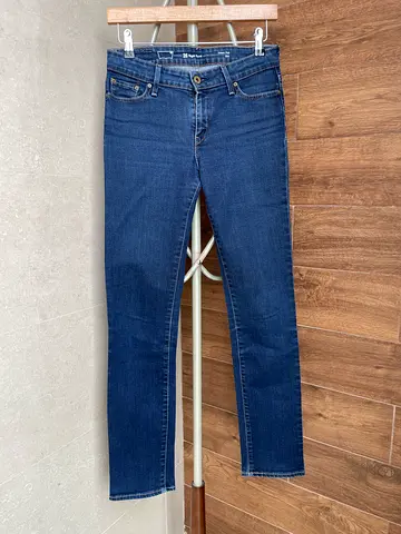 Women’s Levi’s Classic Rise Slim Stylish and Comfortable Women’s Jeans for Sale