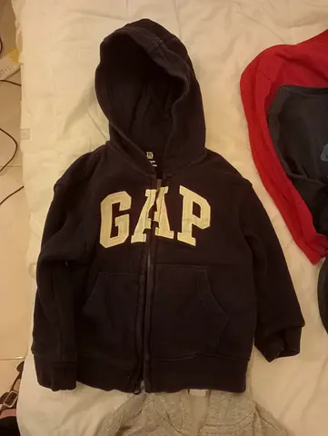 GAP Zip-Up Hoodie for Kids 15 dhs zise 18 to 24 months