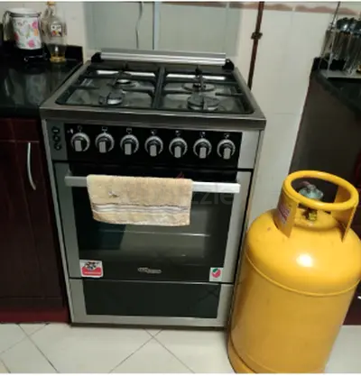 Reliable and Efficient Gas Stove with Oven - must pick up this this week Move out sale