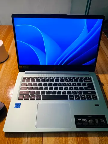 Acer Laptop - Perfect for Work and Play!