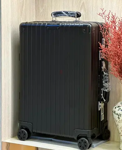 RIMOWA Classic cabin suitcase in Black