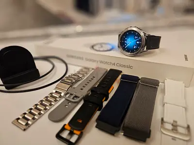 Samsung Galaxy Watch4 Classic (Silver 42mm) with charging stand