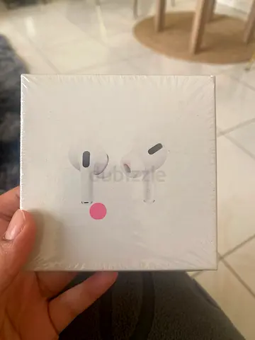 EarPods | Available in blue, pink and Black colour.