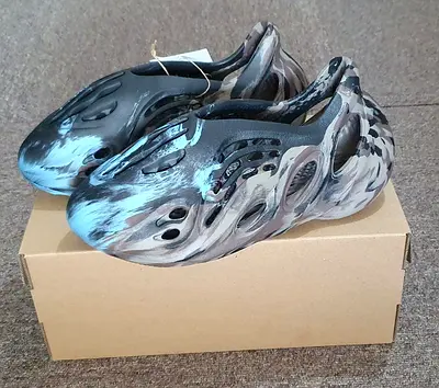 Yeezy Foam Rnnr MX Cinder Size 6, 7 and 12US