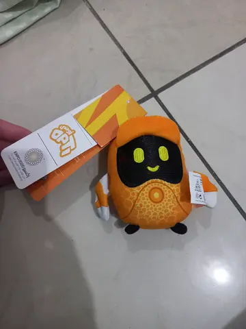 Expo 2020 Dubai mascot opti clip-on small plush toy.