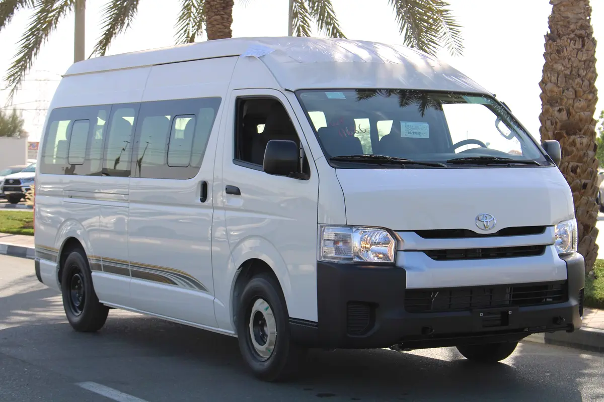 Toyota Hiace 2024 — photo 1 of 15