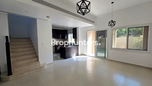 Vacant | Prime location | Next pool and park