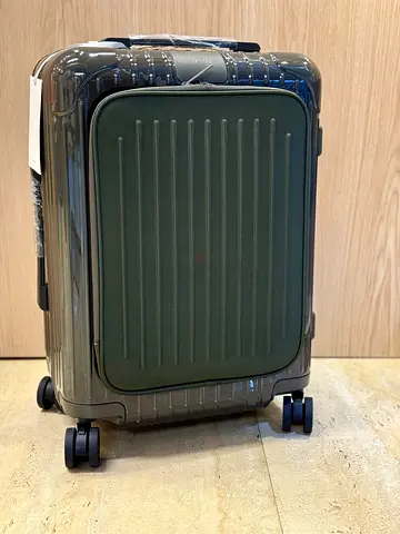 Rimowa Essential sleeve cabin suitcase in black