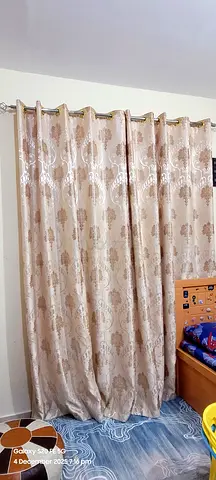 Curtain in very good condition