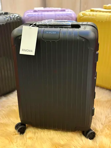 RIMOWA Essential cabin suitcase