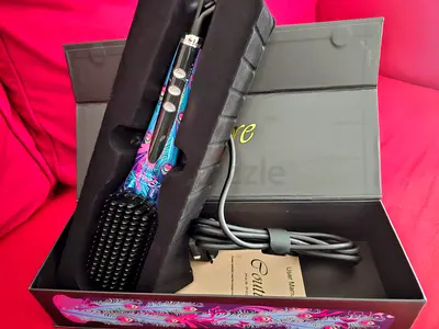 Hair Straightener Brush with Elegant Design
