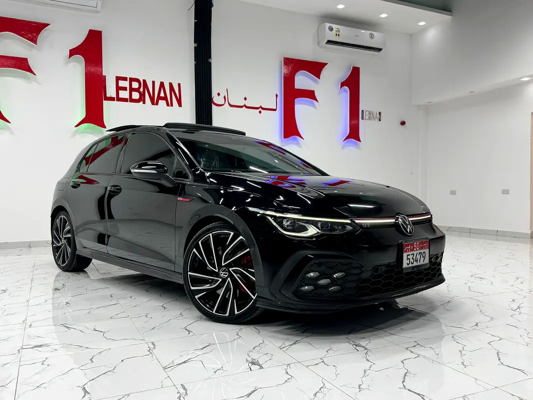 Volkswagen Golf 2022 — photo 1 of 17