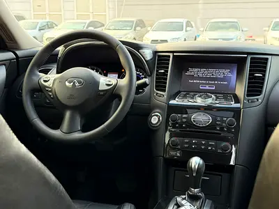 2018 Infiniti QX70 — фото 9