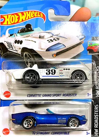 Hot Wheels Corvette Grand Sport Roadster  72 Stingray Convertible Set