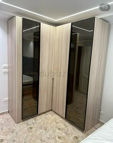 Modern Corner Wardrobe with Mirror Panels