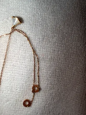 Elegant Gold Pendant Necklace
