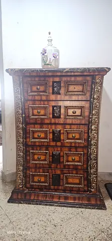 Urgent sale-Elegant Vintage Chest of Drawers