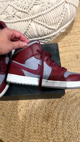 Jordans 1 Mid cherrywood 43 /9.5
