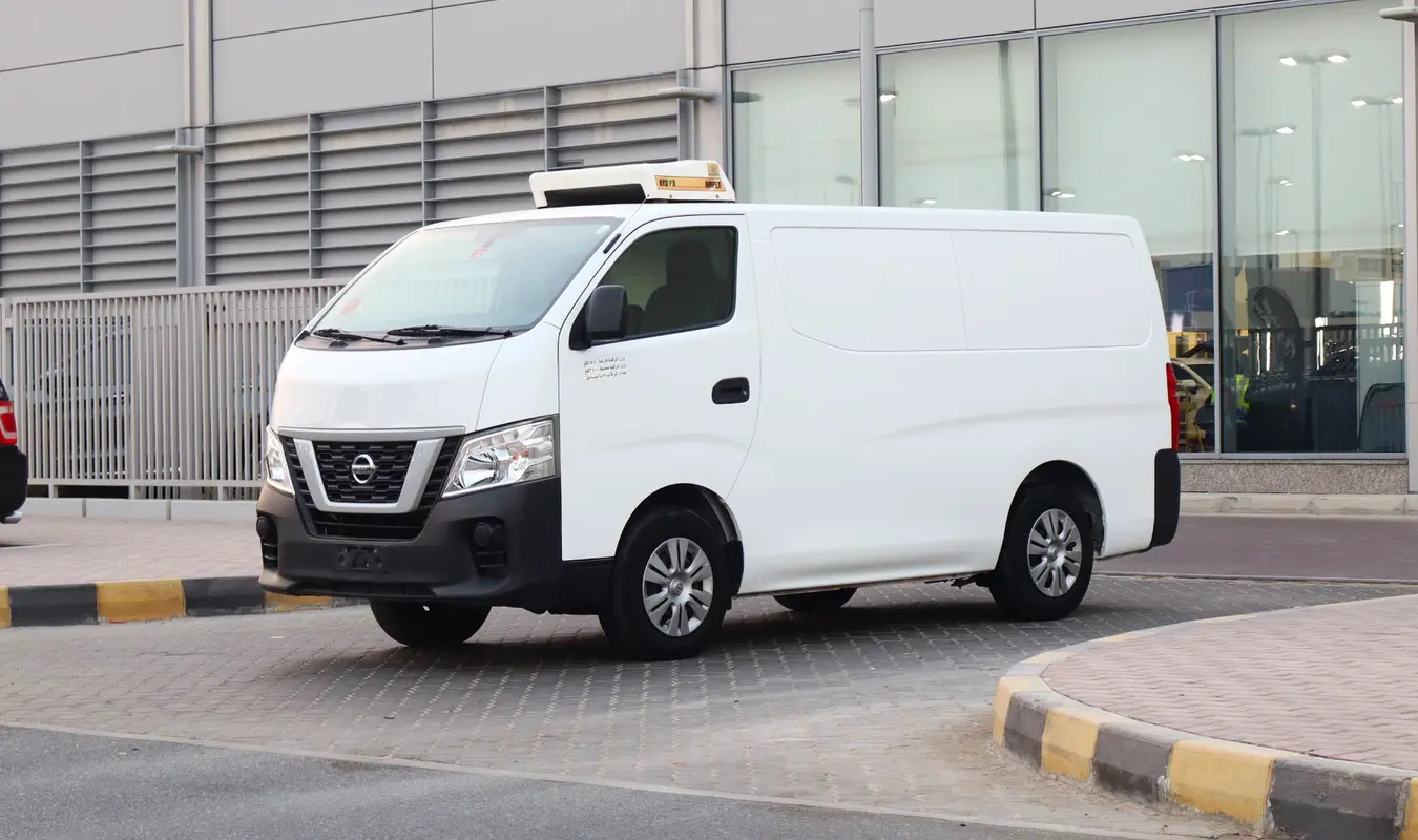 Nissan Urvan 2022 — photo 1 of 13