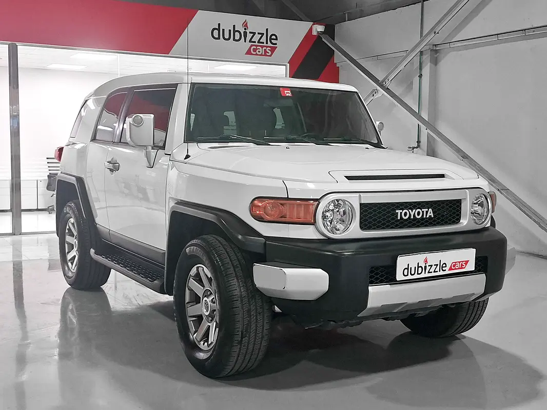 Toyota FJ Cruiser 2022 — photo 1 of 15