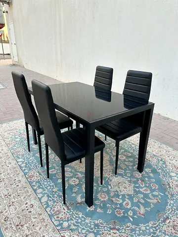 Dining table with four chair black