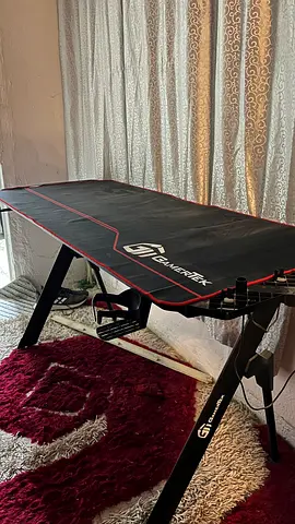 Gaming chair and desk(Rgb light included)  in a very good  Condition